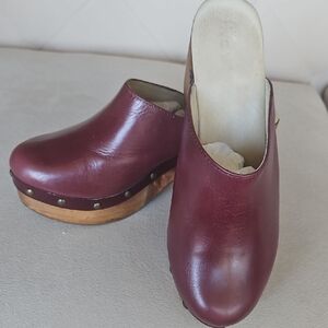 Five Worlds Milagro Clogs in "Old Burgundi" US Size 9